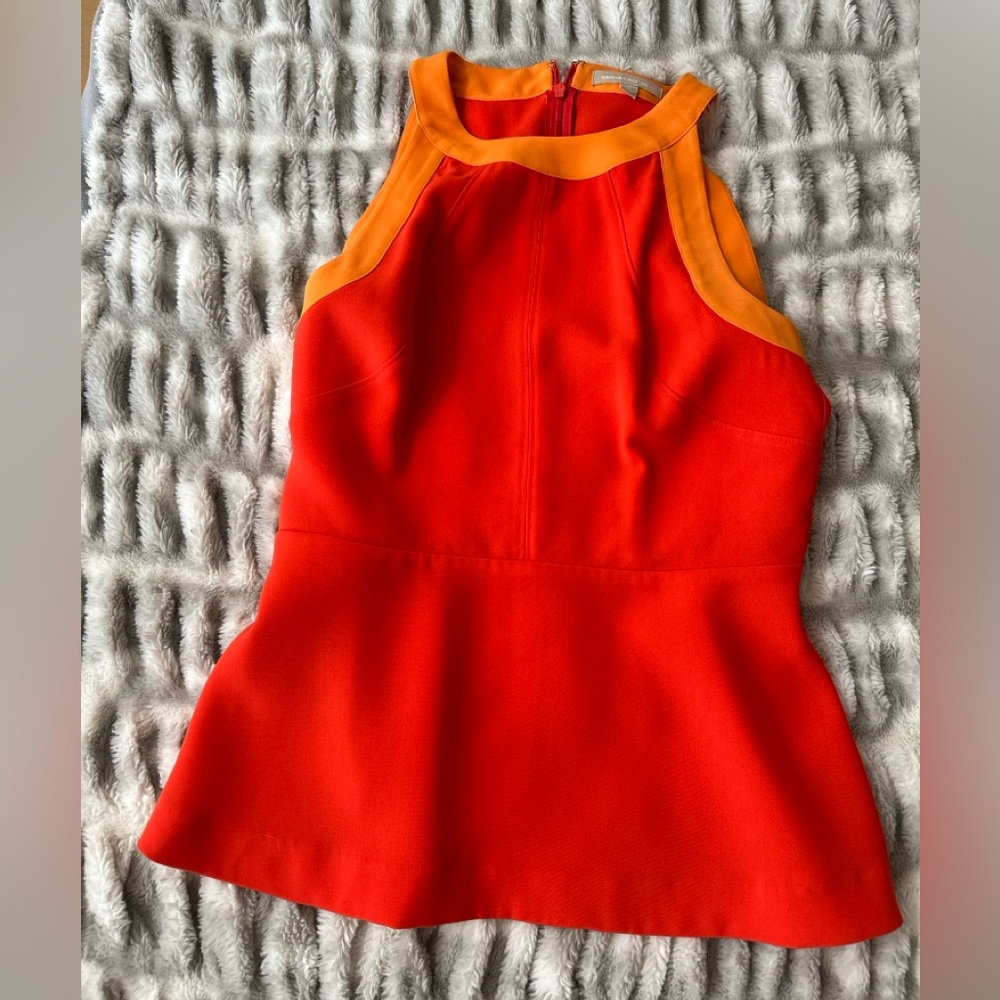 Beautiful Banana peplum sleeveless top!